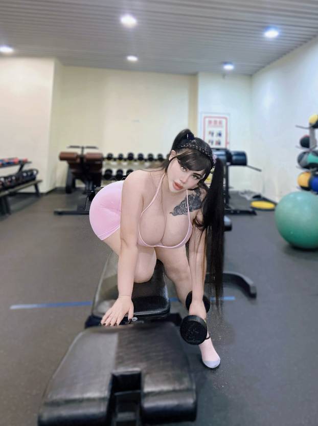 FOTO Mila želi ukloniti rebra zbog struka: 'Po dva sa svake strane da mi guza izgleda šire'