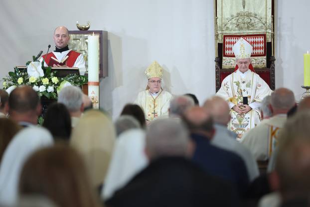 Zagreb: Svetu misu u povodu Uskrsa predvodio je mons. Drazen Kutleša, zagrebački nadbiskup i metropolit