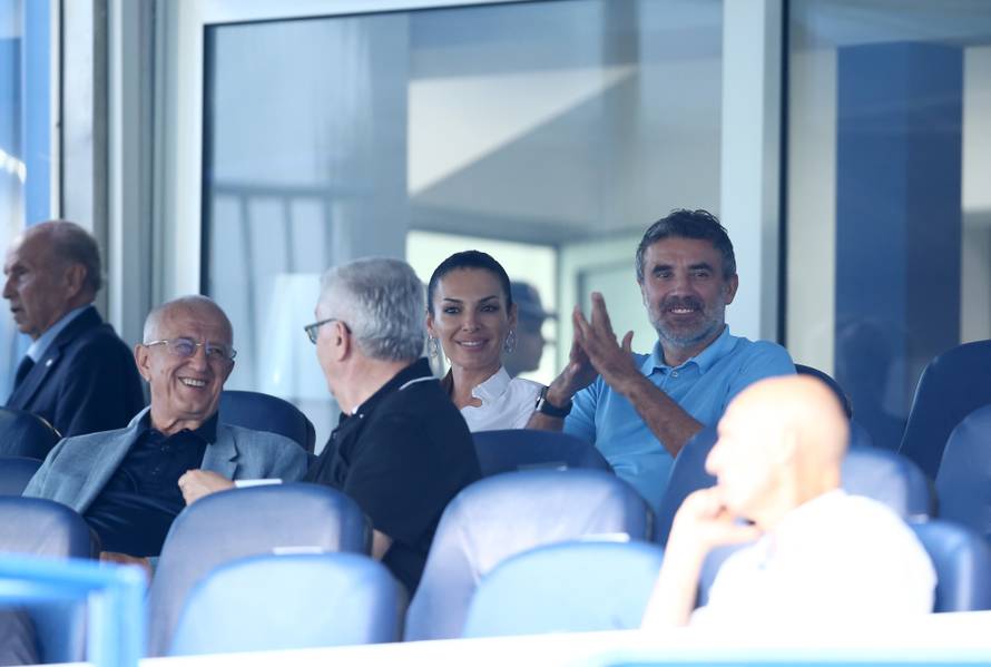 Zagreb: Zoran Mamić s djevojkom Darijom iz lože prati utakmicu između Dinama i Saburtala