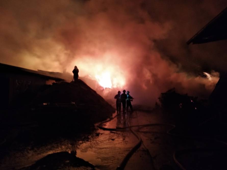 Mještani strahovali za kuće: Zapalila se pilana u Trnjanima