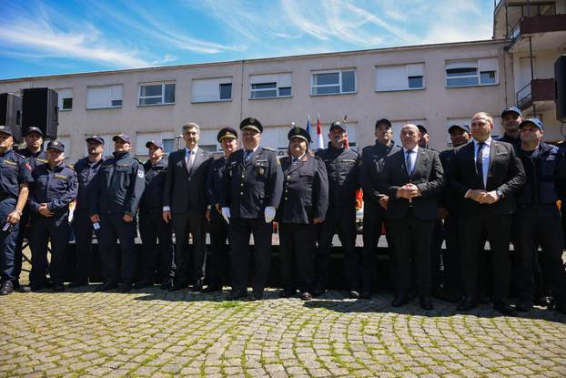 Zagreb: Svečana primopredaja vatrogasnih vozila