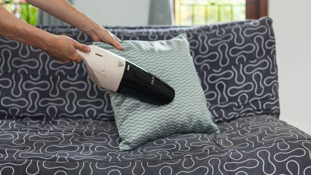 Koristan trik za čišćenje jastuka: Trebat će vam usisavač i krpa