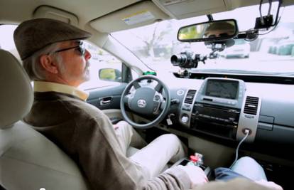 Za volan Googleova auta koji vozi sam moći će sjesti i slijepi
