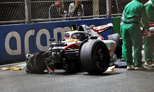 VIDEO Težak sudar sina legende F1! Schumacher pri velikoj brzini udario ogradu i završio u bolnici