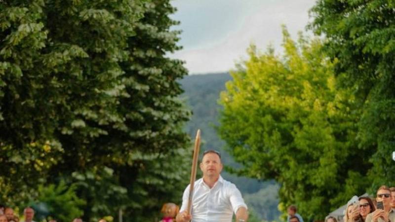 Ovako je čovjek u centru afere s 35.000 tona otpada jurišao s kopljem u ruci na Vinskoj alki