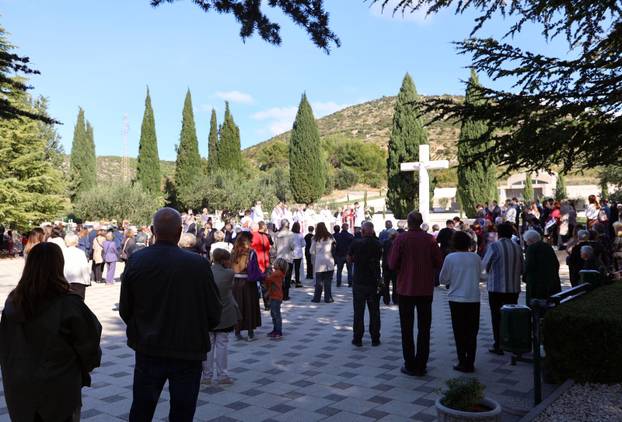Šibenik: Na blagdan Svih svetih misno slavlje predvodio je mons. Tomislav Rogi?