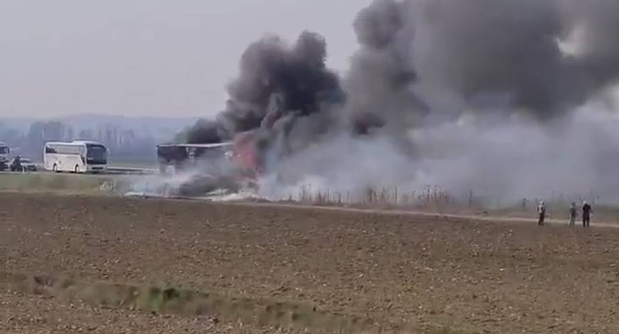 VIDEO Buktinja na autocesti A3: Gori kamion kod Nove Gradiške