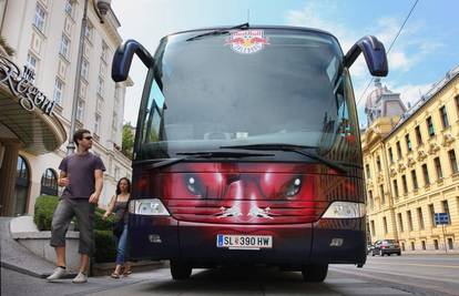Red Bull stigao u Zagreb u svom svemirskom busu...