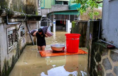 Raste broj poginulih: Tajfun usmrtio 19 ljudi u Vijetnamu
