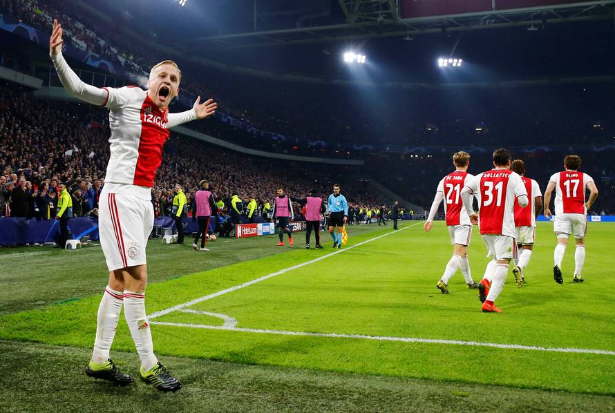 Champions League Round of 16 First Leg - Ajax Amsterdam v Real Madrid