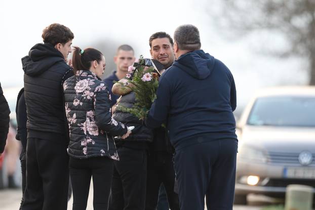 Prijatelji i kolege pružaju podršku Darku Laziću i njegovoj obitelji nakon smrti njegovog brata, Dragana