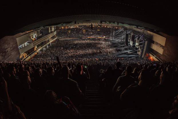 FOTO Pogledajte atmosferu s prvog koncerta Thompsona na prepunim splitskim Gripama