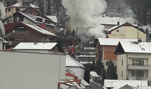 Požar  u garaži u Gračanima: U tijeku je gašenje, nema žrtava