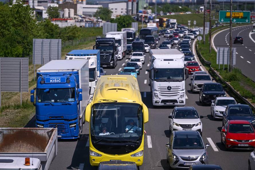 Zagreb: Gužve na naplatoj kućici Lučko zbog produženog vikenda