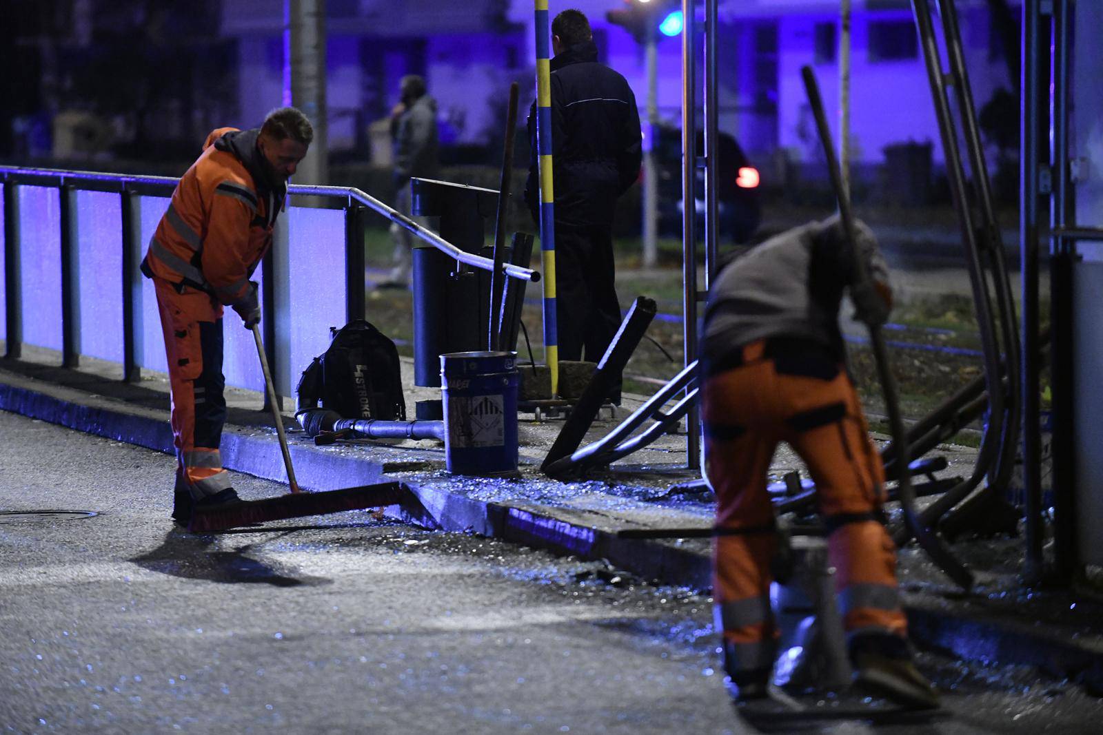 Zagreb: Auto na Horvaćanskoj naletio na tramvajsku stanicu