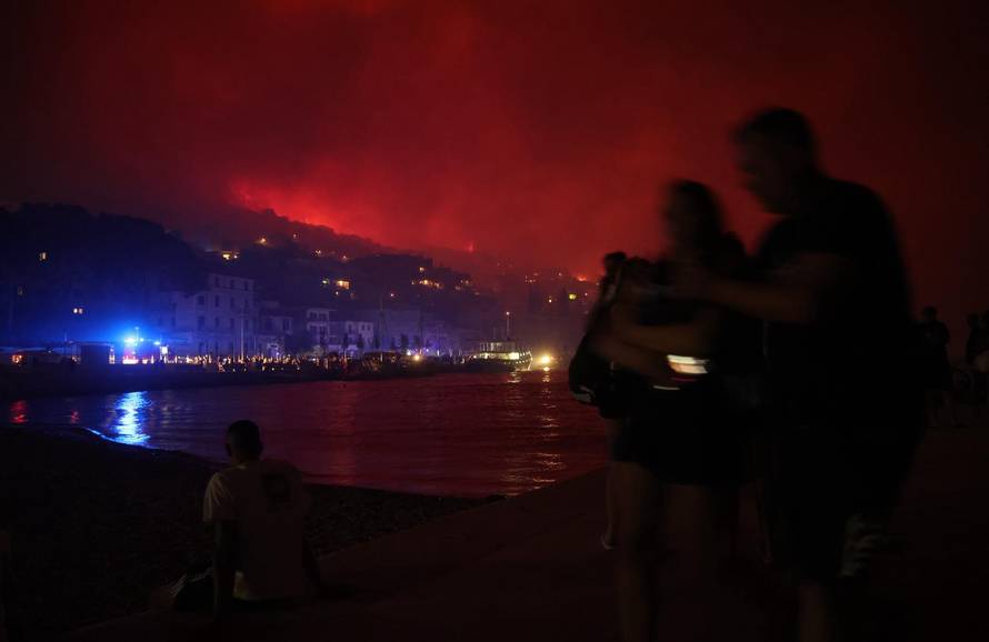 Omiš: Katastrofalna noć na požarištu kod Omiša.