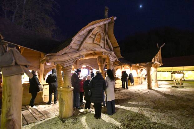 Magično Božićno blagdansko imanje obitelji Salaj zabljesnulo je u punom sajaju