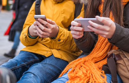 U Engleskoj planiraju zabraniti korištenje mobitela u školama: 'Odvraćaju pažnju od učenja...'