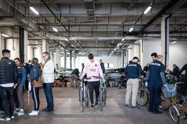 Zagrebačka policija organizirala je  javnu prodaju pronađenih predmeta kojima je istekao rok čuvanja