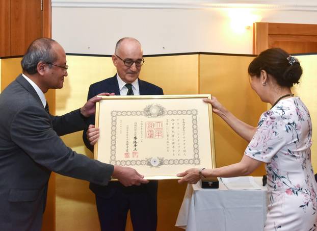 Zagreb: Drago Štambuk primio Orden izlazećeg sunca sa zlatnom i srebrenom zvijezdom