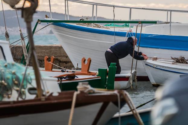Olujno jugo u Kaštelima