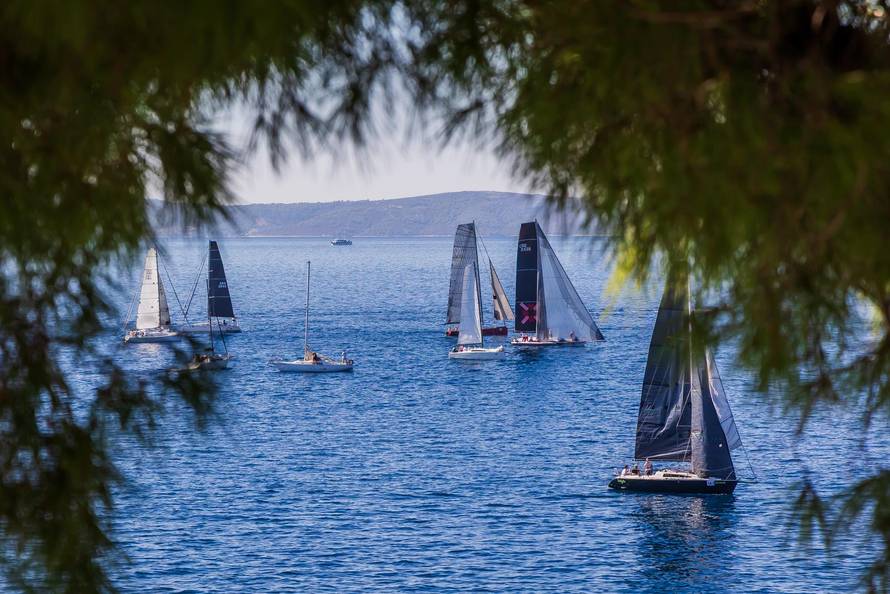 Split:  Pogled sa Sustipana na start Mrduljske Regate