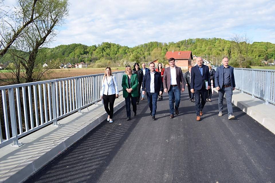 FOTO Otvoren obnovljeni most preko rijeke Maje kod Gline