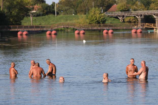 Karlovac: Osvjezenje na rijeci Korani