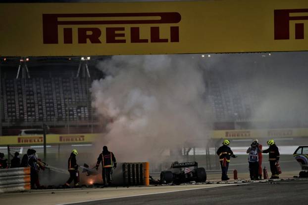 Stravi?na nesre?a u Bahreinu: Grosjean se zabio u zid, bolid se u udarcu prepolovio i izgorio