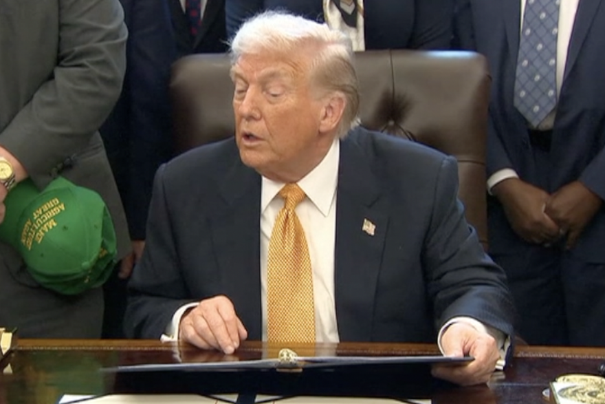 Trump ka&zcaron;e da mu je re&ccaron;eno da se ubojstva u Iranu zaustavljaju