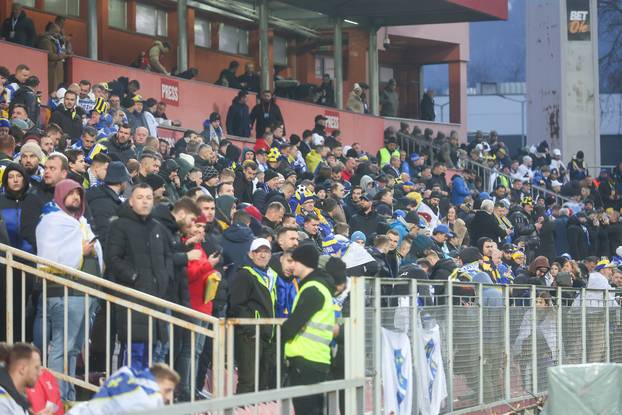 Zenica: Navijači očekuju početak utakmice između Bosne i Hercegovine i Italije