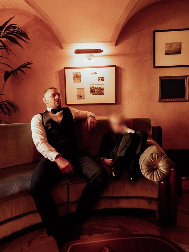 Varao ju je i silovao drugu, ona ga nije puštala. Vjenčali su se u Vatikanu. Conor objavio detalje