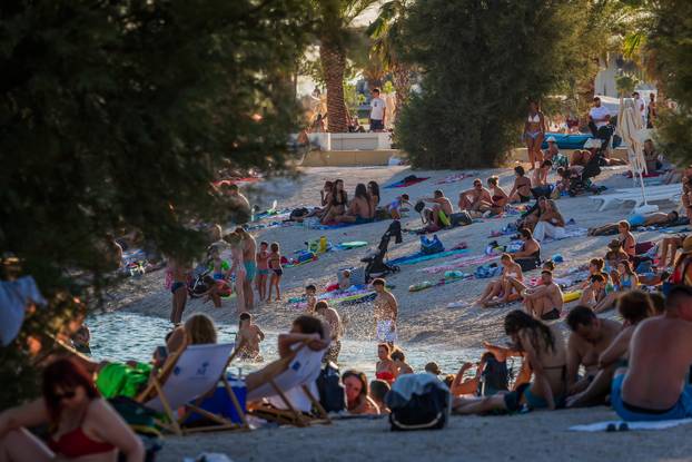 Split: Ljetni ugođaj na novouređenoj plaži Žnjan