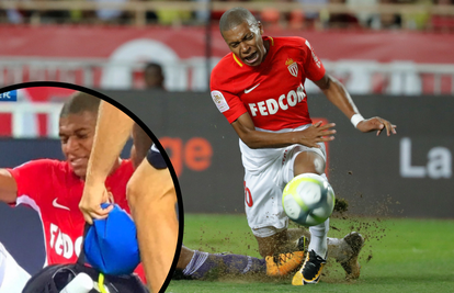 Šok za Monaco: Mbappé morao izaći iz igre, stradalo koljeno?!