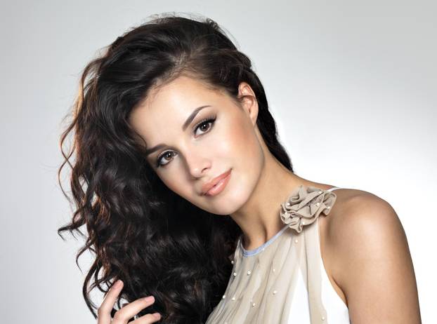 Top frizure za posebne prigode koje laskaju baš svakoj dobi