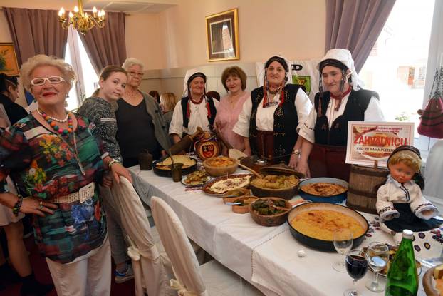 PoÅ¾ega:  U Hotelu Grgin dol odrÅ¾ana gastro manifestacija 6. Sarmijada