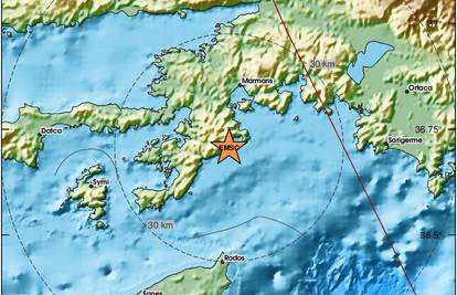 Potres od 5.8 Richtera pogodio Tursku! Ljudi skakali iz zgrada, potvrdili smrt djevojčice (14)