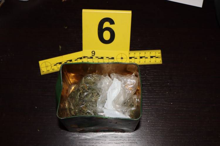 Policija u stanu muškarca (44) u Gajnicama pronašla drogu i improvizirani laboratorij