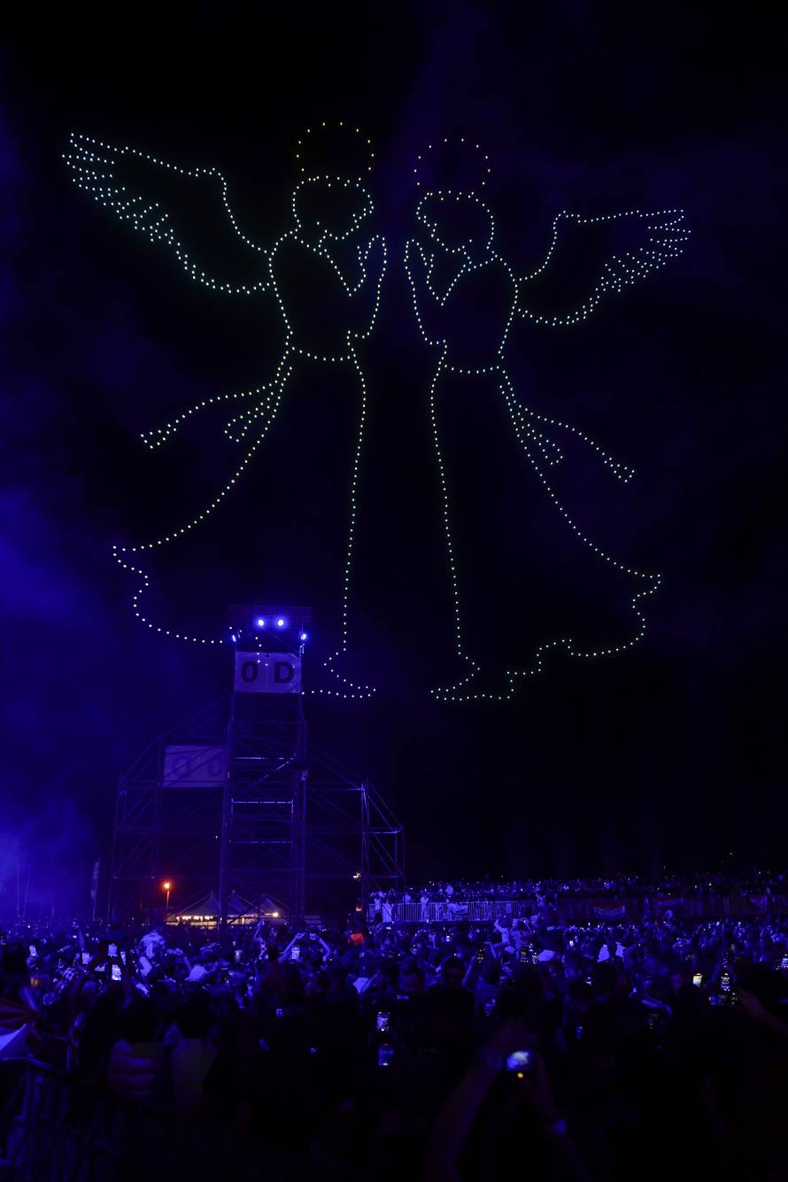 Sinj: Scenografija dronovima na koncertu Marka Perkovića Thompsona