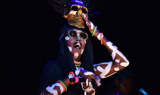 Legendarna Grace Jones je u toplesu 'zapalila' pulsku Arenu