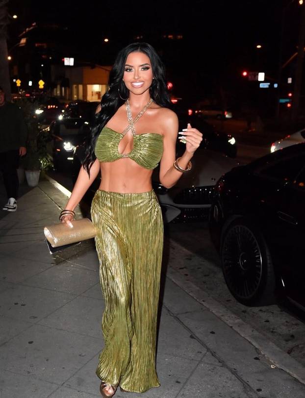 Ona je kraljica oblina! Nekad je trčala za loptom, a danas za njom trče milijuni fanova...