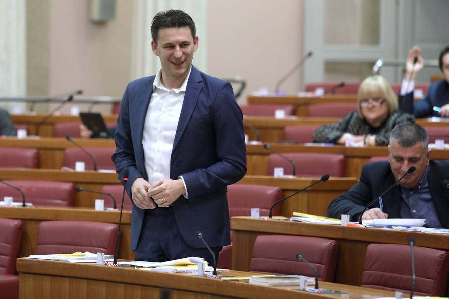 "Rekao mi je: Od tebe neće biti ništa, dođi k meni i rodi djecu"