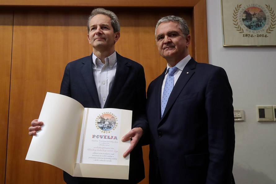 Nagrađeni liječnici koji su razdvojili sijamske blizanke