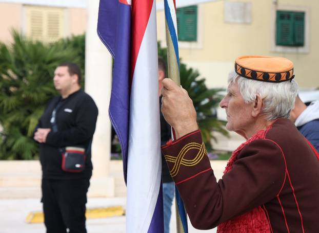 Šibenik: Molitelji krunice ispred Gradske uprave