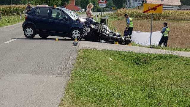 Motociklist kod Drnja naletio na auto: Nije mu bilo spasa...