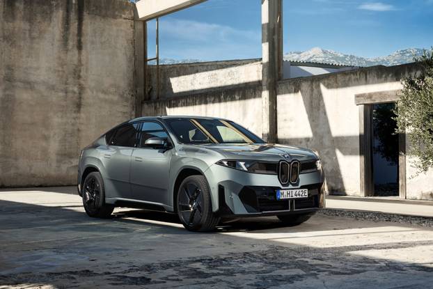 FOTO Ovo je novi BMW IX4: Coupe na struju ima 612 'konja'