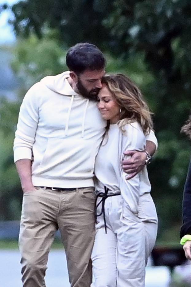 Jennifer Lopez and Ben Affleck showing their love while walking at the Hamptons Beach New York a day before of the 4TH Of July