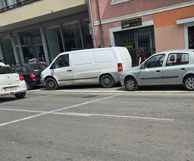 FOTO Bravo majstore, nije ti tu parking! Evo kako se parkira u Hrvatskoj, neke nije ni sram...