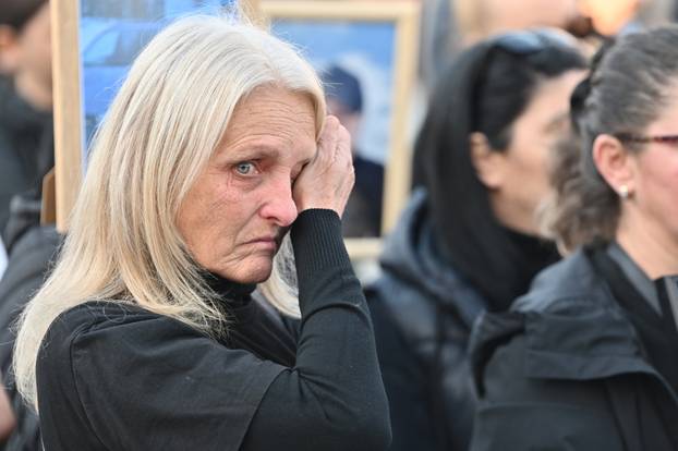 Skoplje. Prije početka suđenja za požar u diskoteci Pulse u Kočanima održan je prosvjed Marš anđela