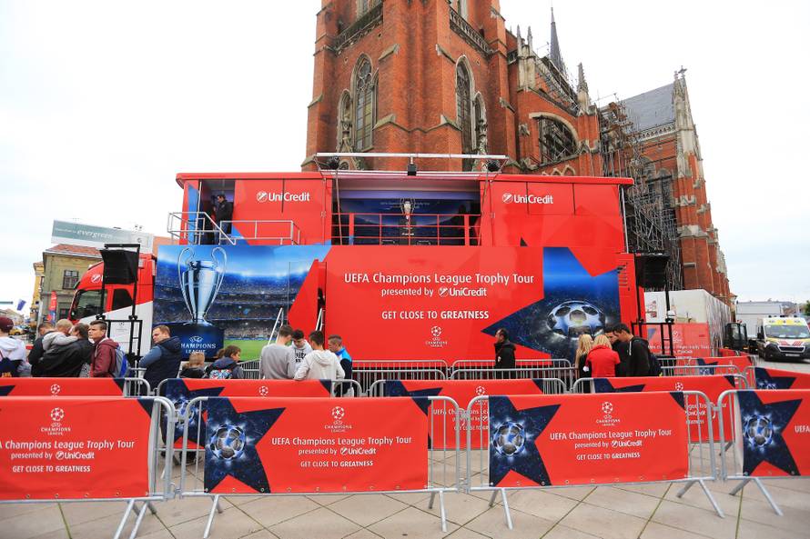 Liga prvaka u Slavoniji: Slavni trofej LP-a stigao je u Osijek!